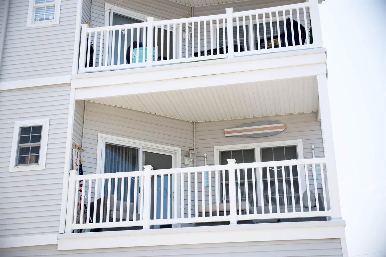 201 Roberts - Photo 1