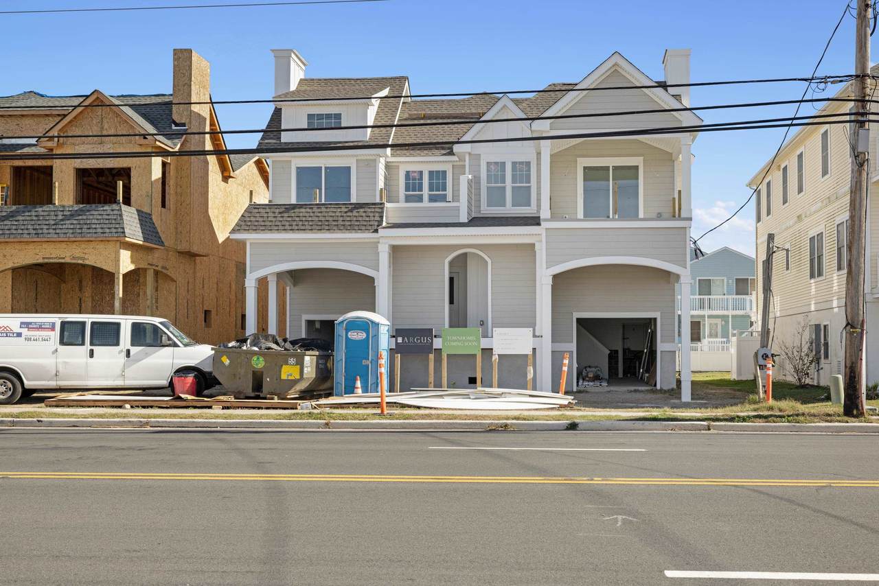 645 Spruce Avenue - Photo 1