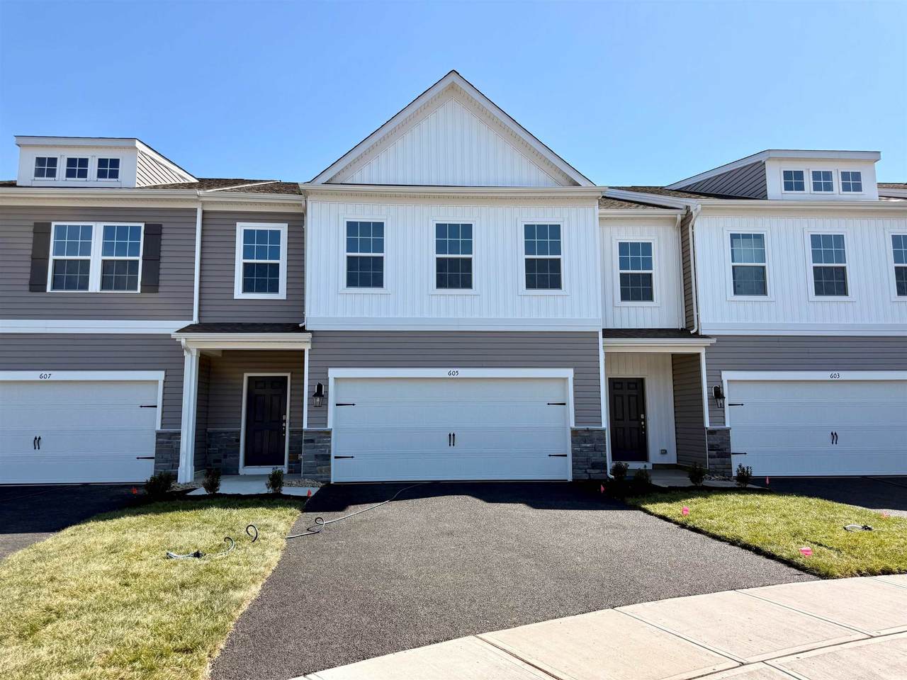 605 Scotty Boulevard - Photo 1