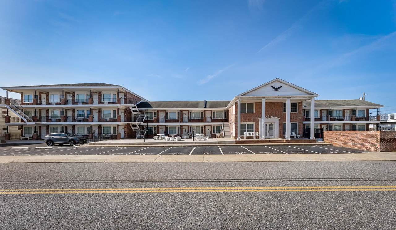 402 St Paul Avenue - Photo 1