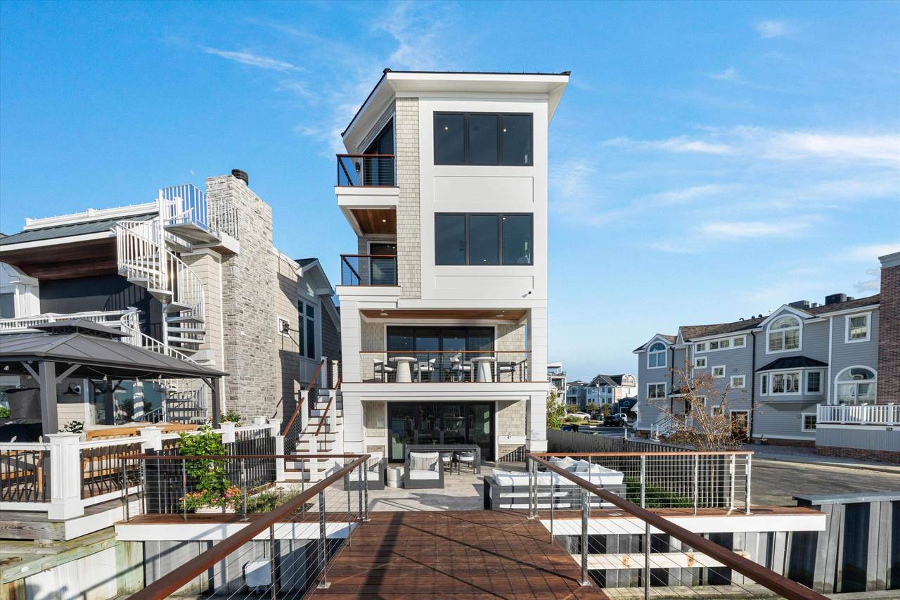 233 17th Street - Photo 1