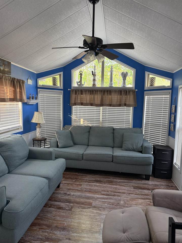 https://bt-photos.global.ssl.fastly.net/capemay/1280_boomver_1_261393-2.jpg