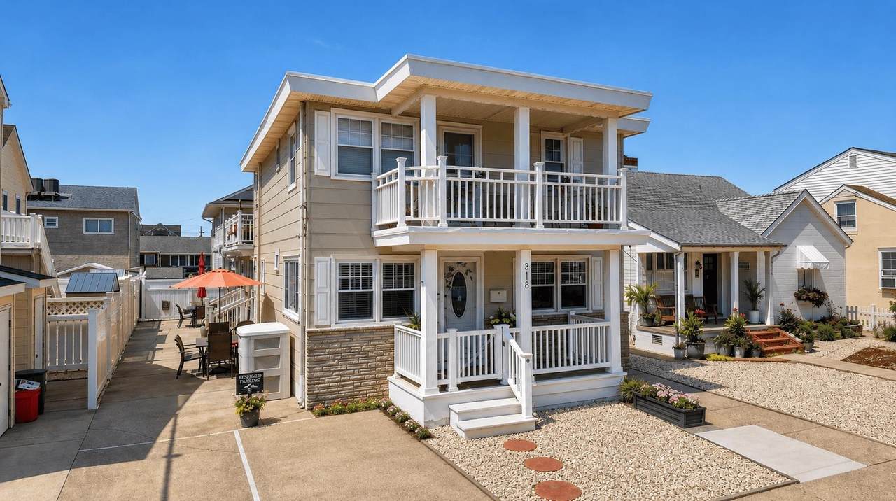 318 Hollywood Avenue - Photo 1