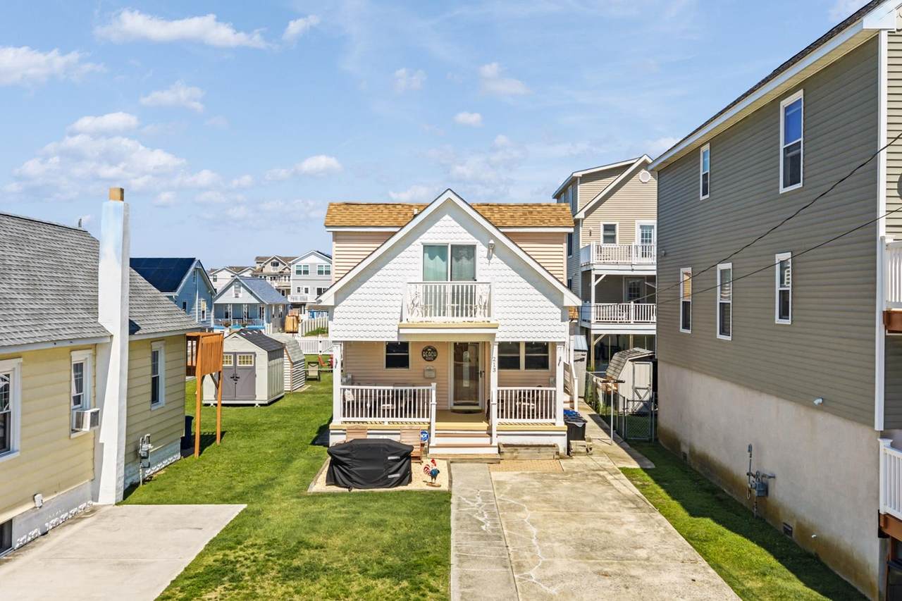213 17th Avenue - Photo 1
