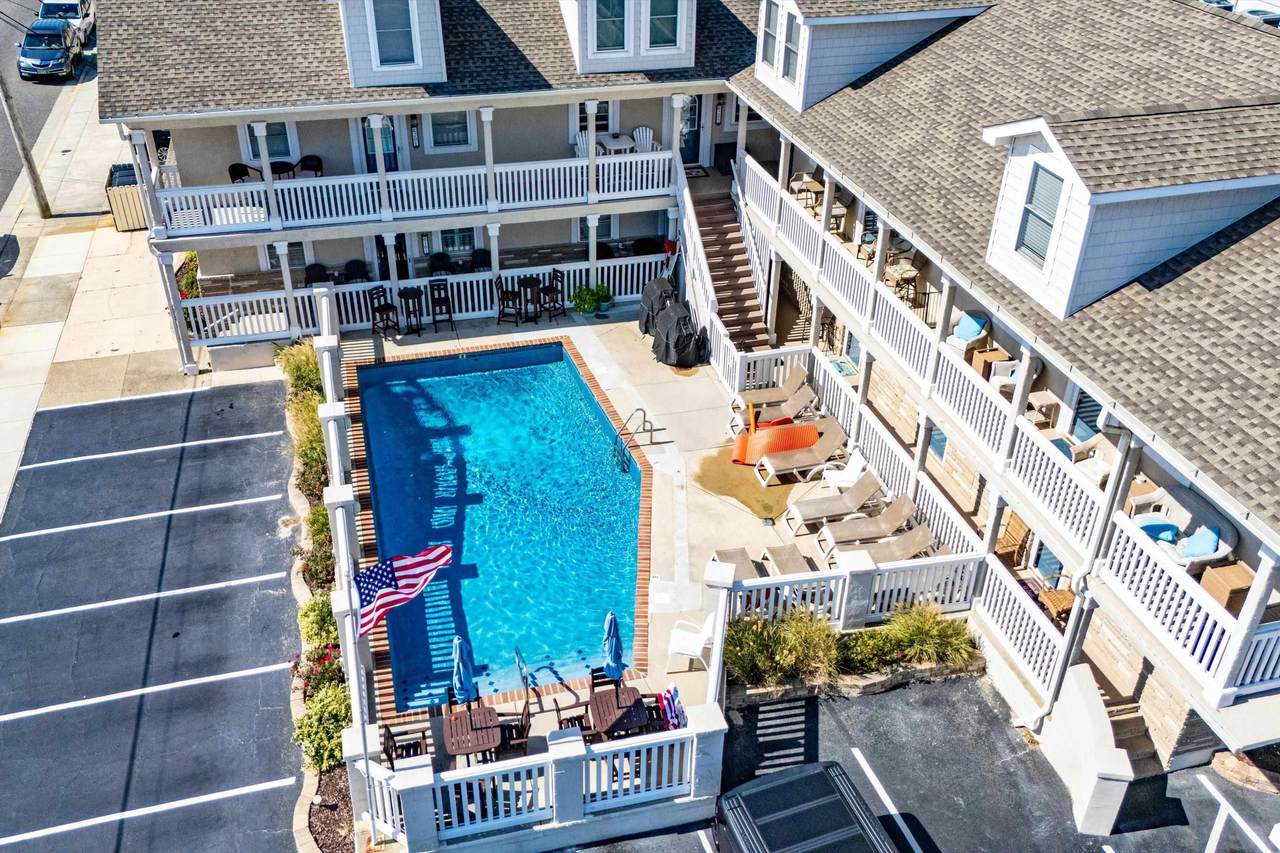 8006 Seaview Avenue - Photo 1