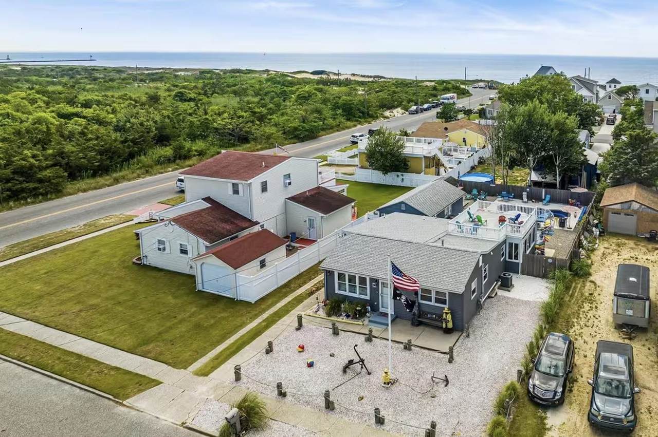 718 Pacific Avenue - Photo 1