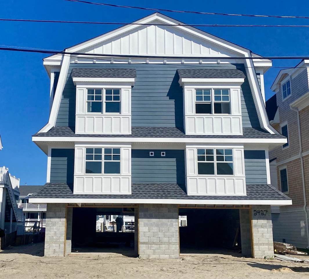 2425 Harbor Avenue - Photo 1