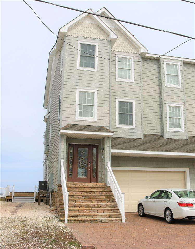 5 Bay - Photo 1