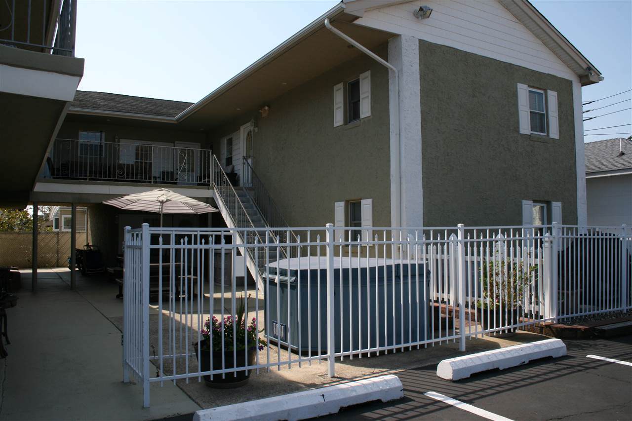 210 Monterey - Photo 1