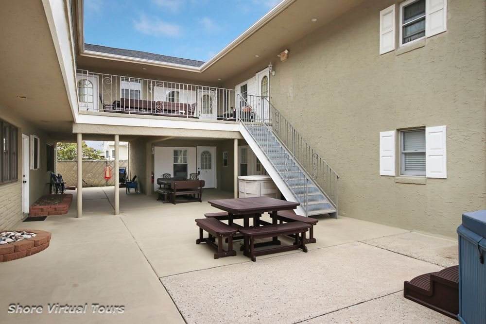 210 Monterey - Photo 1