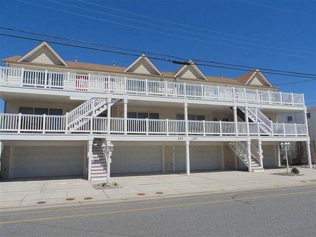 225 Davis - Photo 1