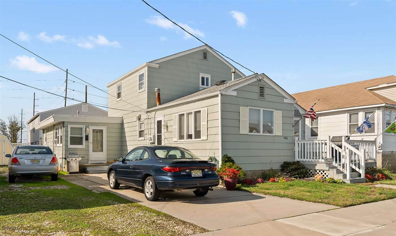 546 Maple - Photo 1