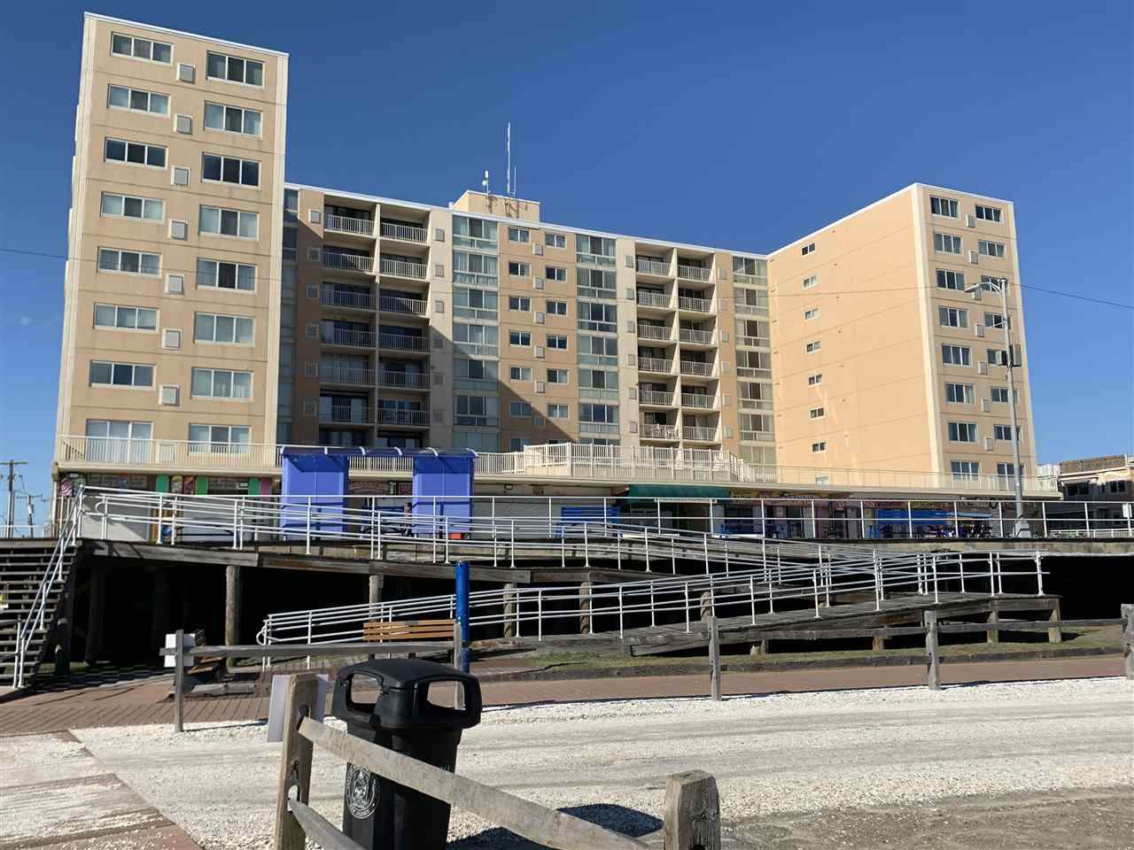 1900 Boardwalk - Photo 1