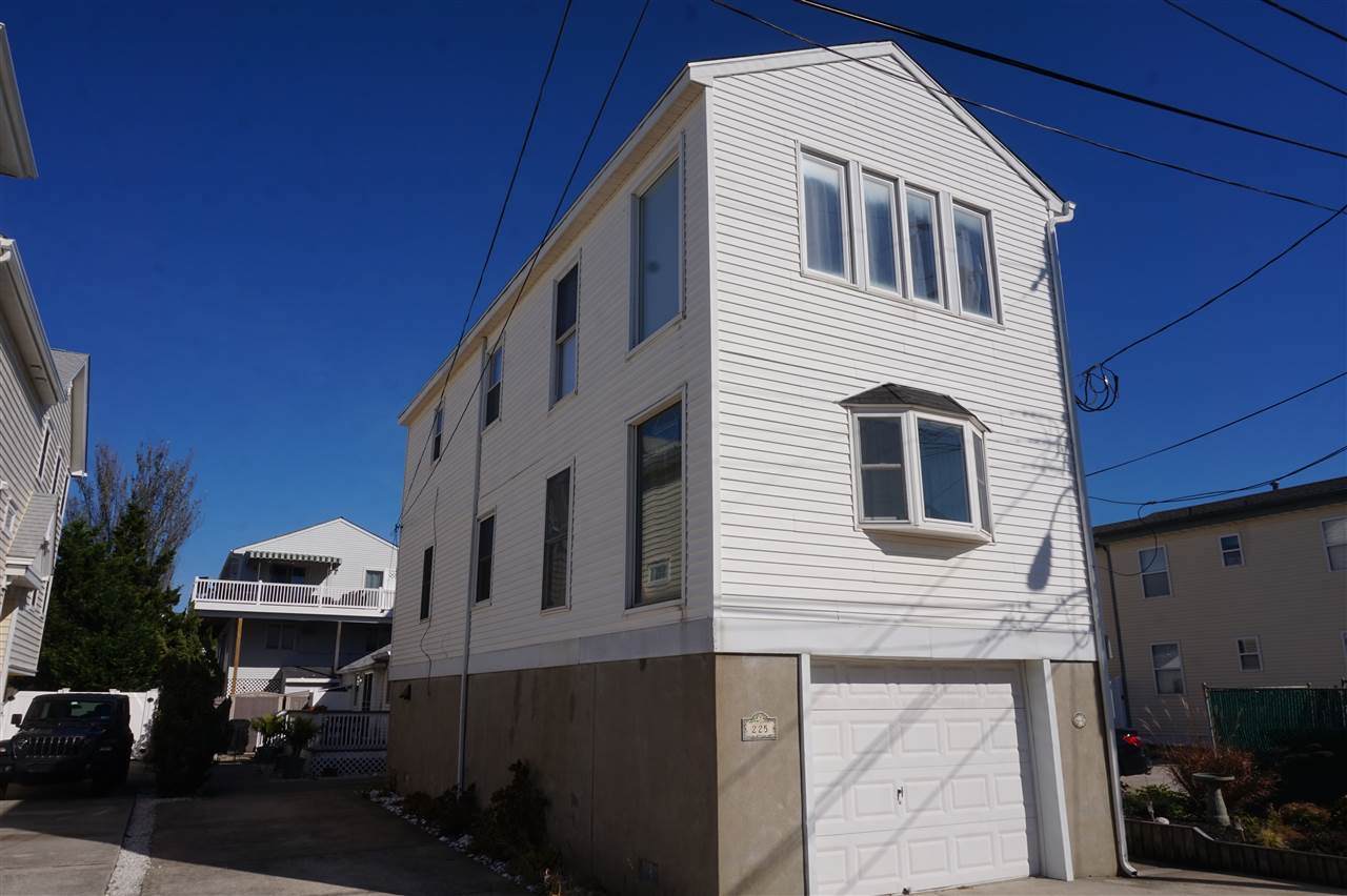 225 87 Th - Photo 1