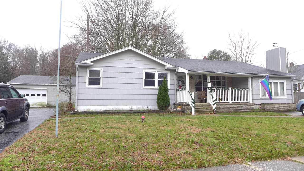 35 Colonial - Photo 1