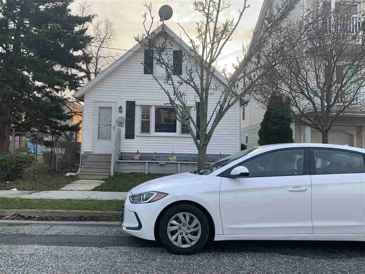 320 Roberts - Photo 1