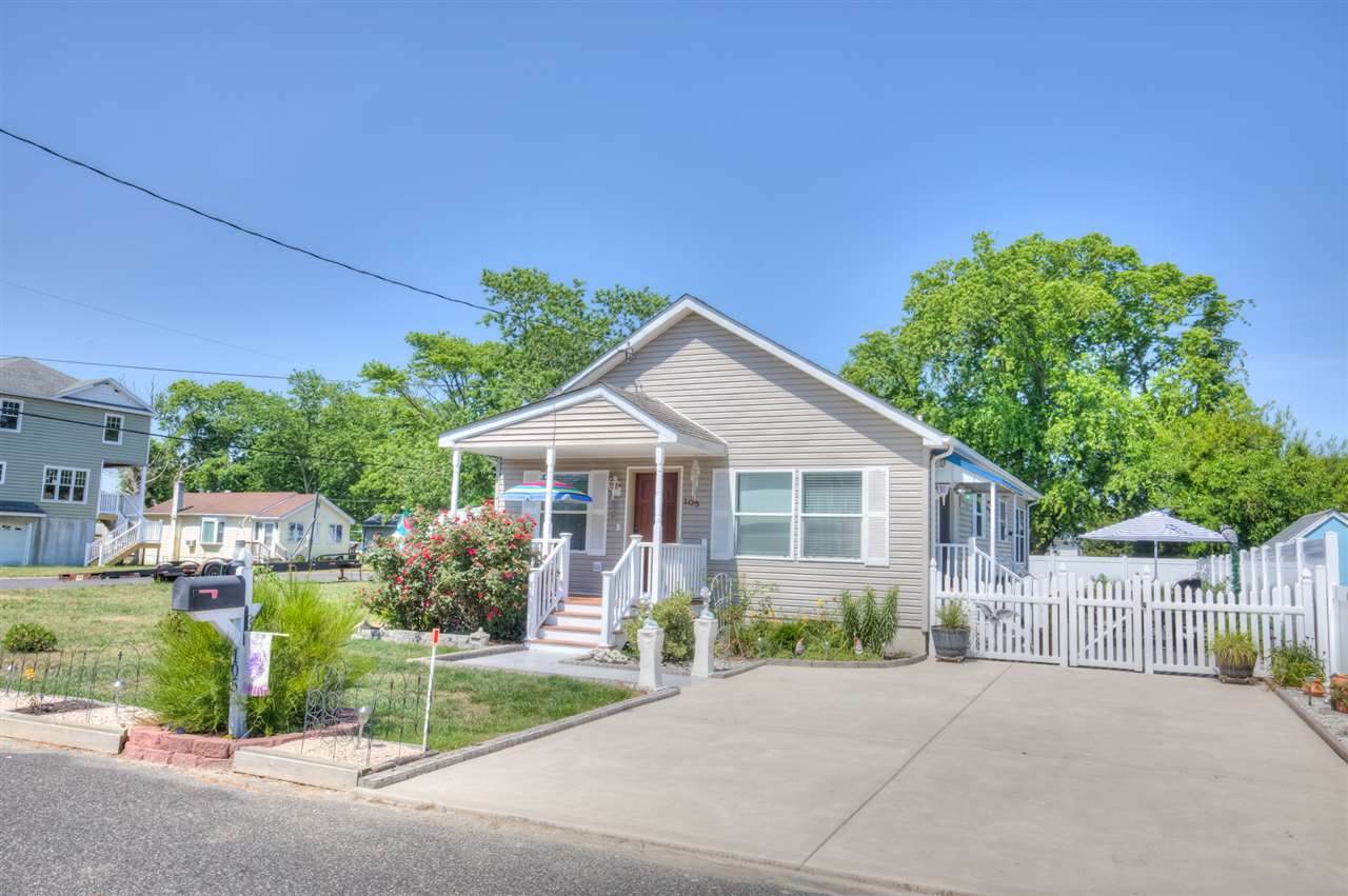 105 Pine - Photo 1