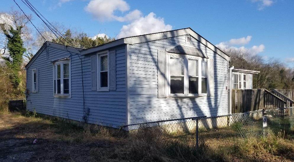 819 Seashore - Photo 1