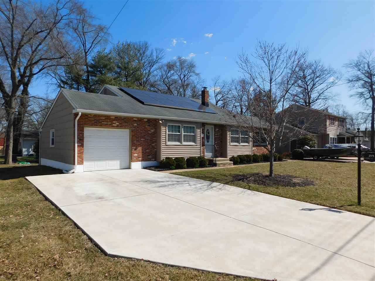 215 Woodlyne - Photo 1