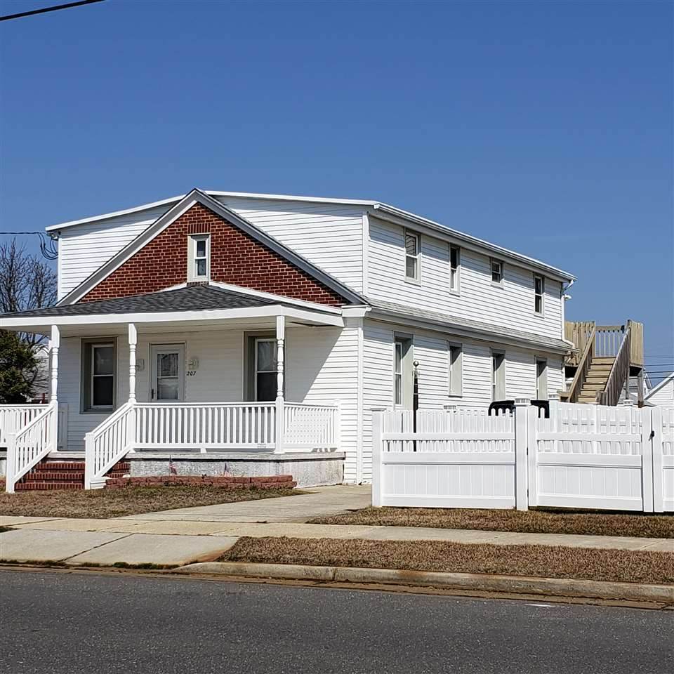 207 15Th Ave - Photo 1