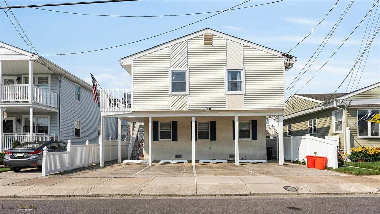 220 Hollywood - Photo 1