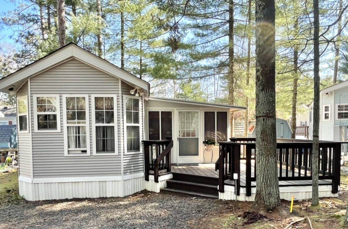 135 Thompson - Photo 1