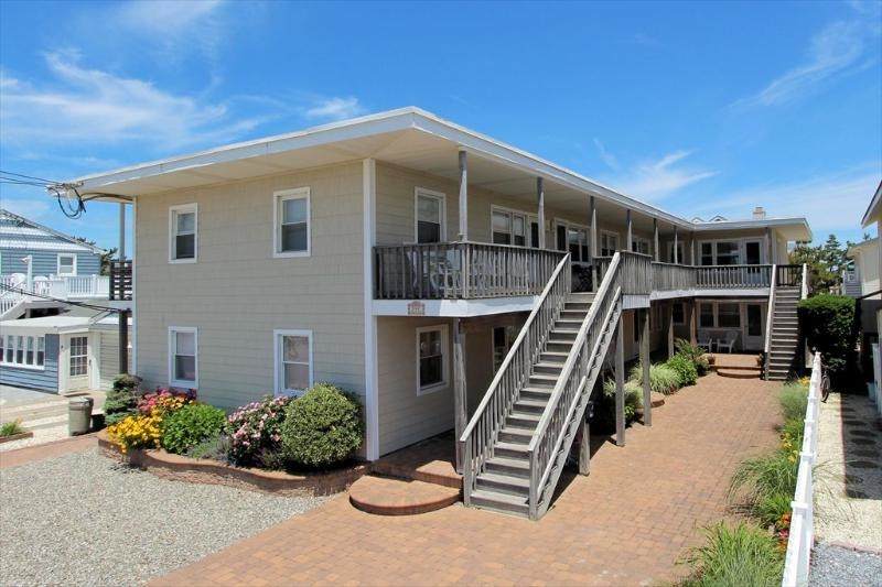 29 28th Street - Photo 1