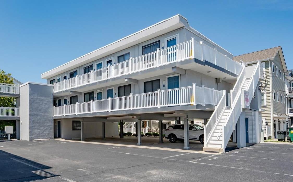 921 Wesley Avenue - Photo 1