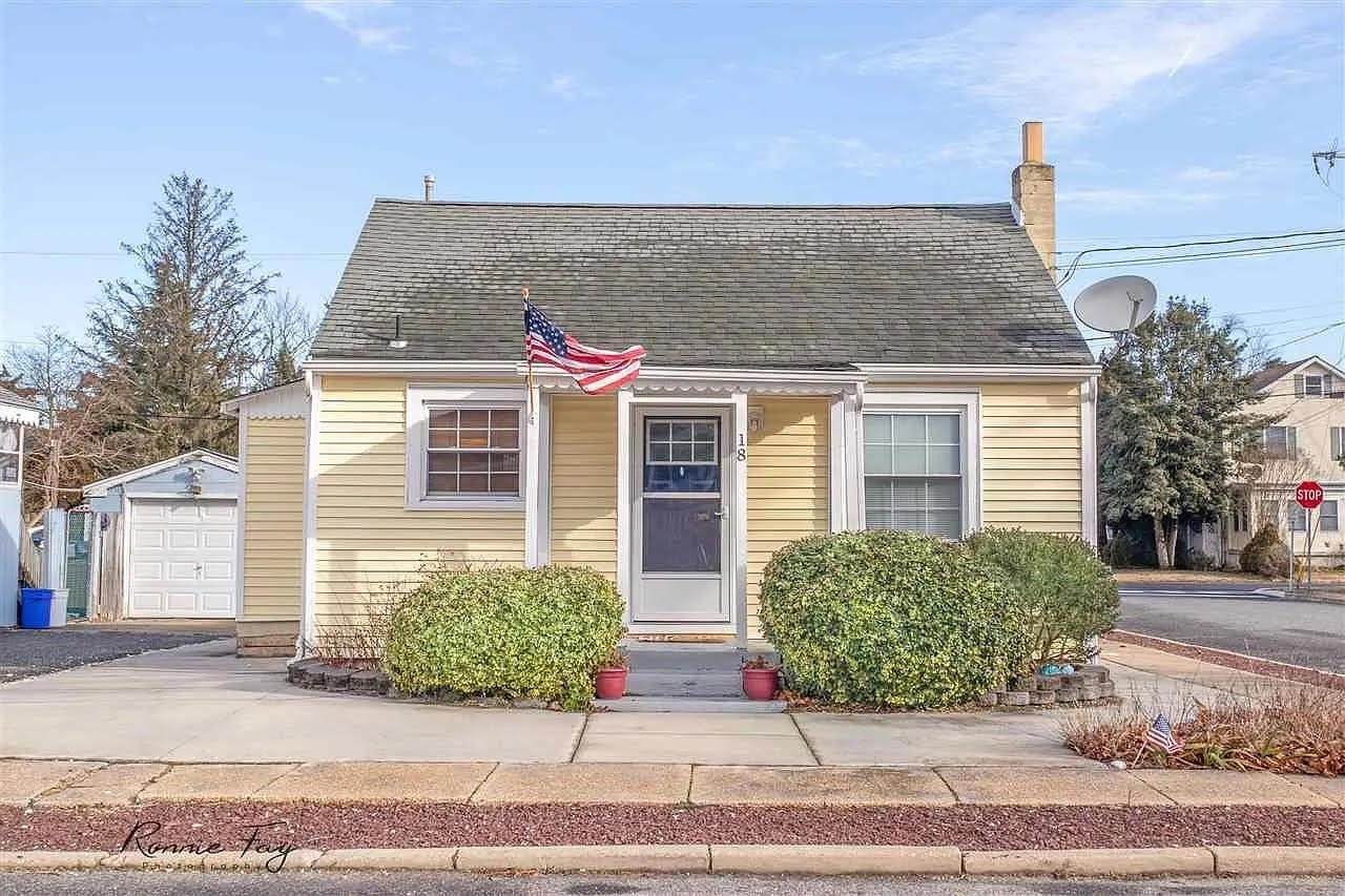 18 Pershing Avenue - Photo 1