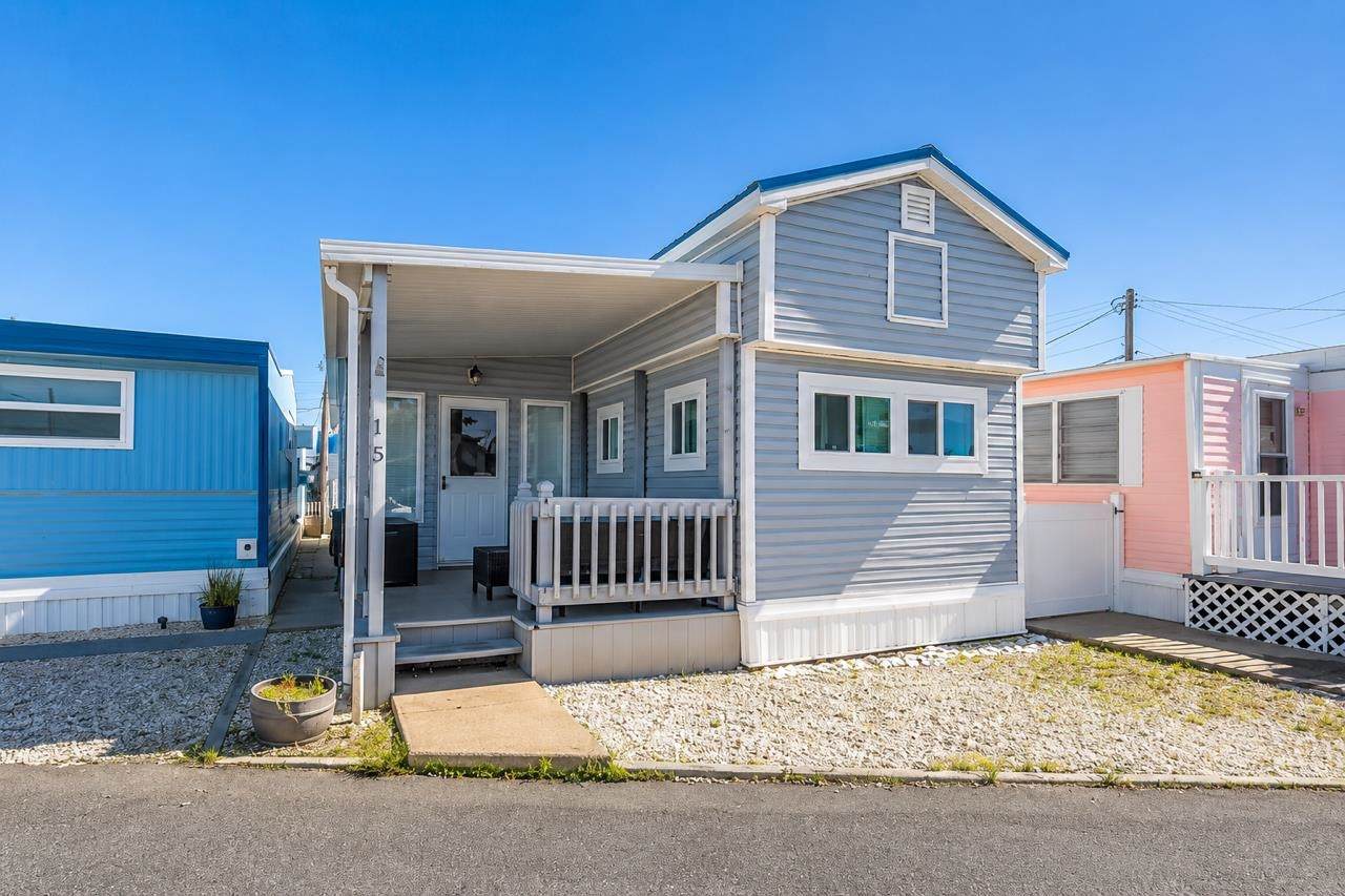 15 Bennett Avenue - Photo 1