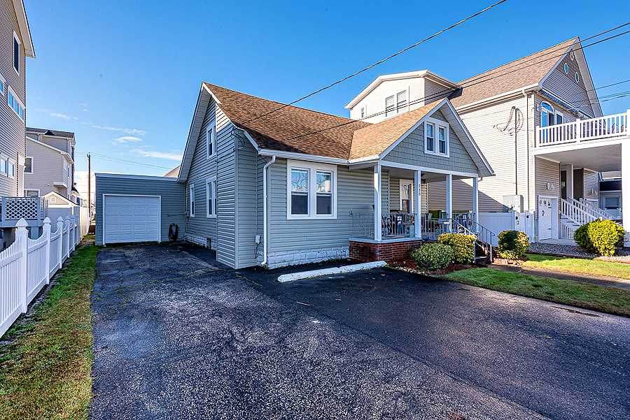 238 14th - Photo 1