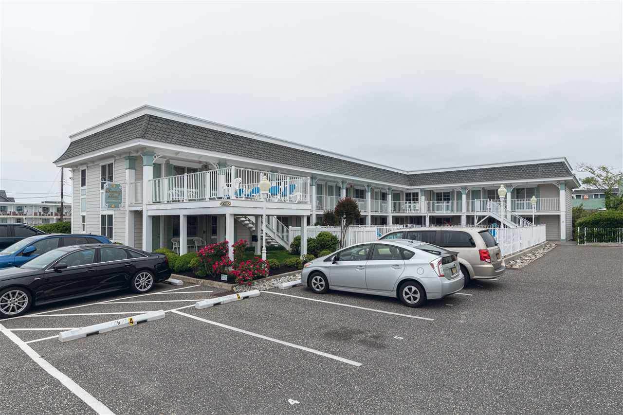 211 Beach Avenue - Photo 1