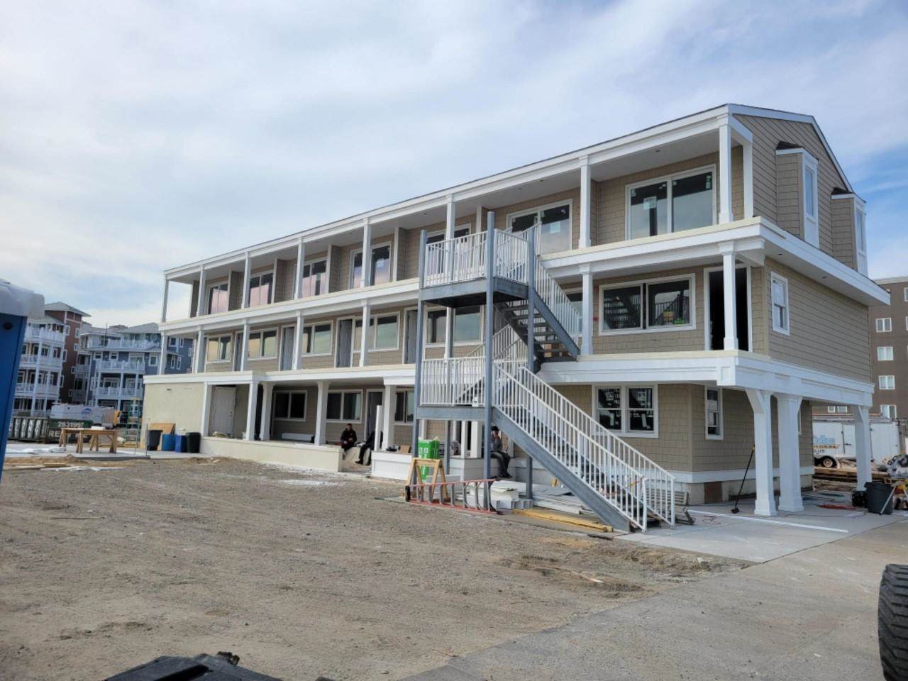 422 Farragut - Photo 1