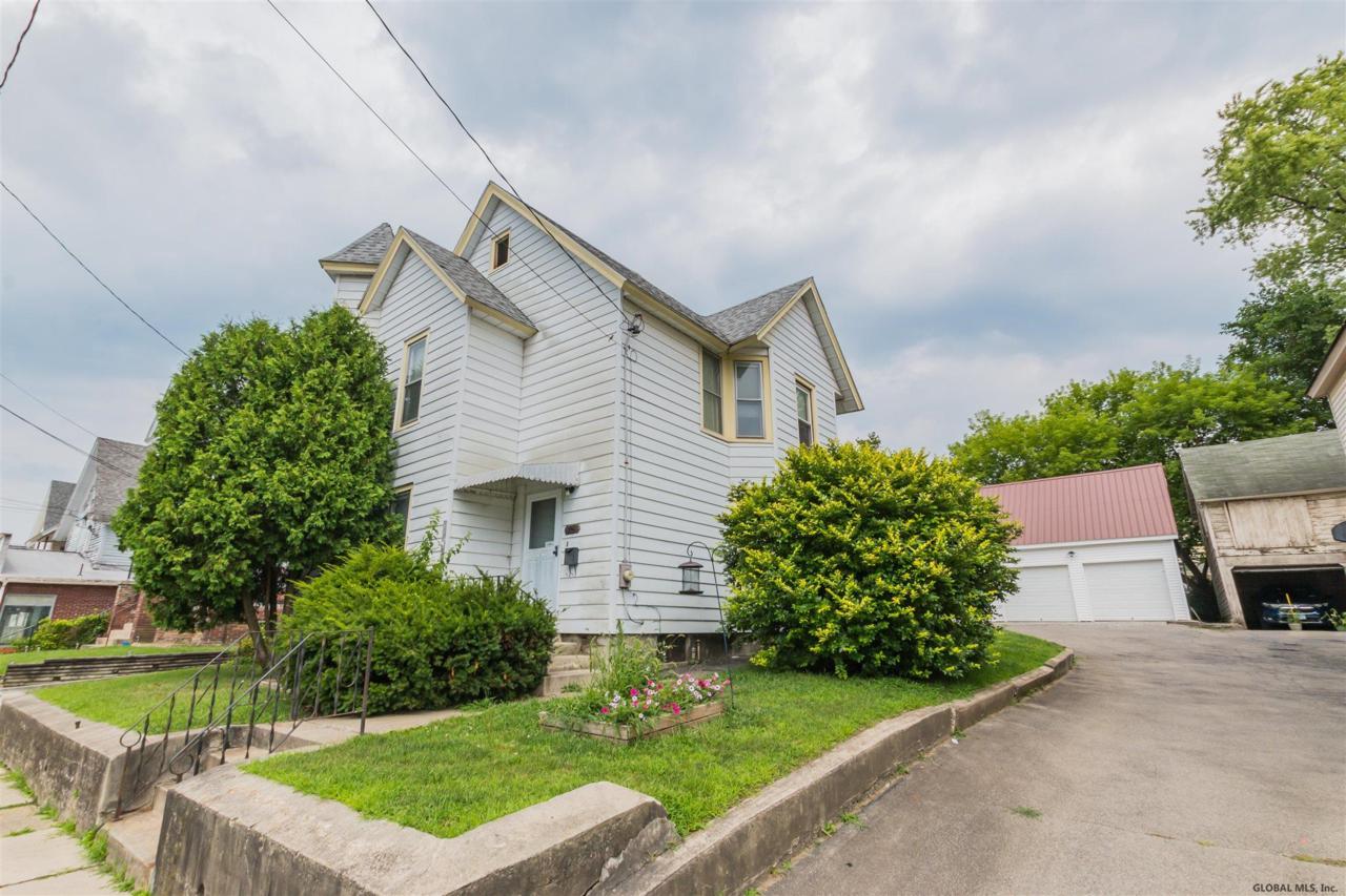 321 Division St - Photo 1