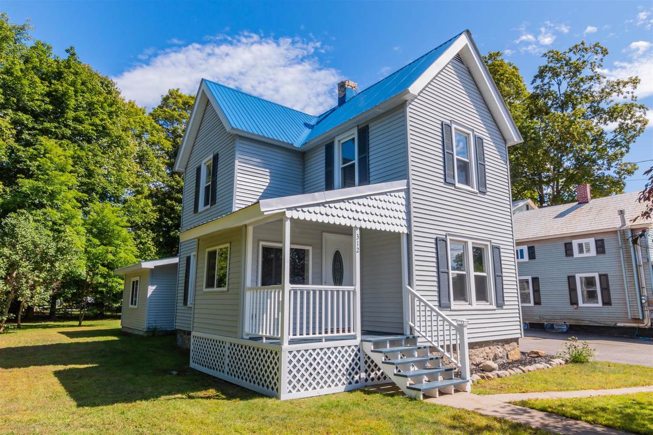 312 First St - Photo 1