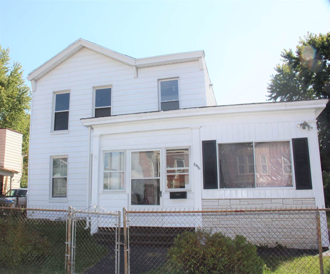 646 4TH AV - Photo 1