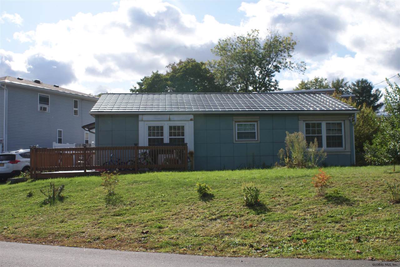 8 Lakeshore Dr - Photo 1