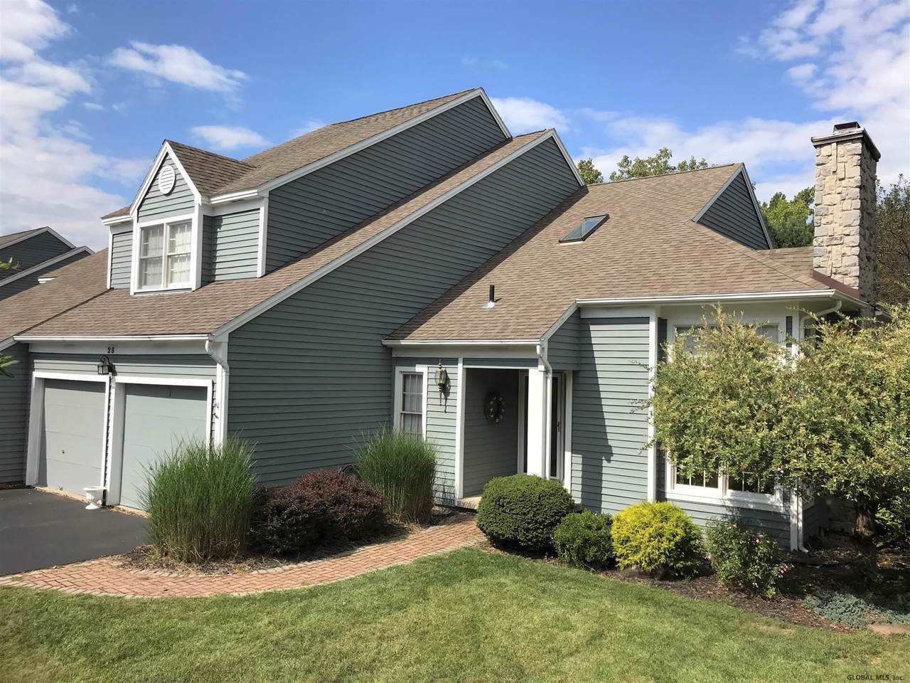 28 Ridgefield Dr - Photo 1