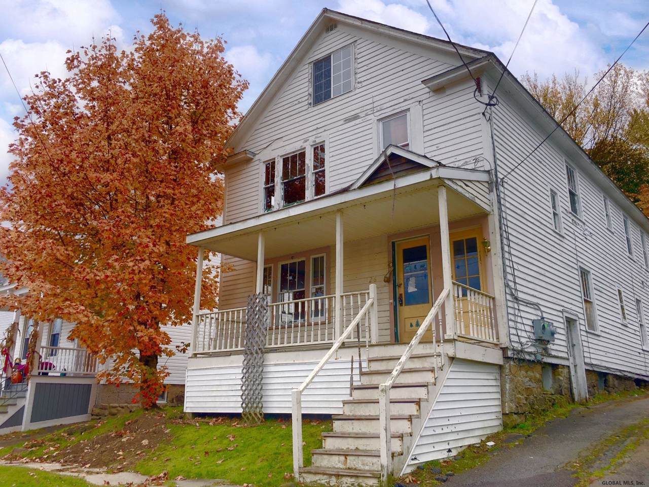 126 Hoosac St - Photo 1