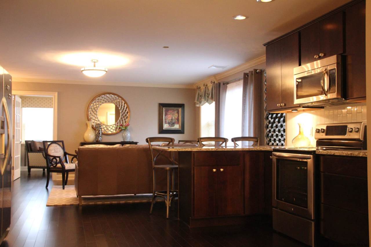 93 Maple St - Photo 1