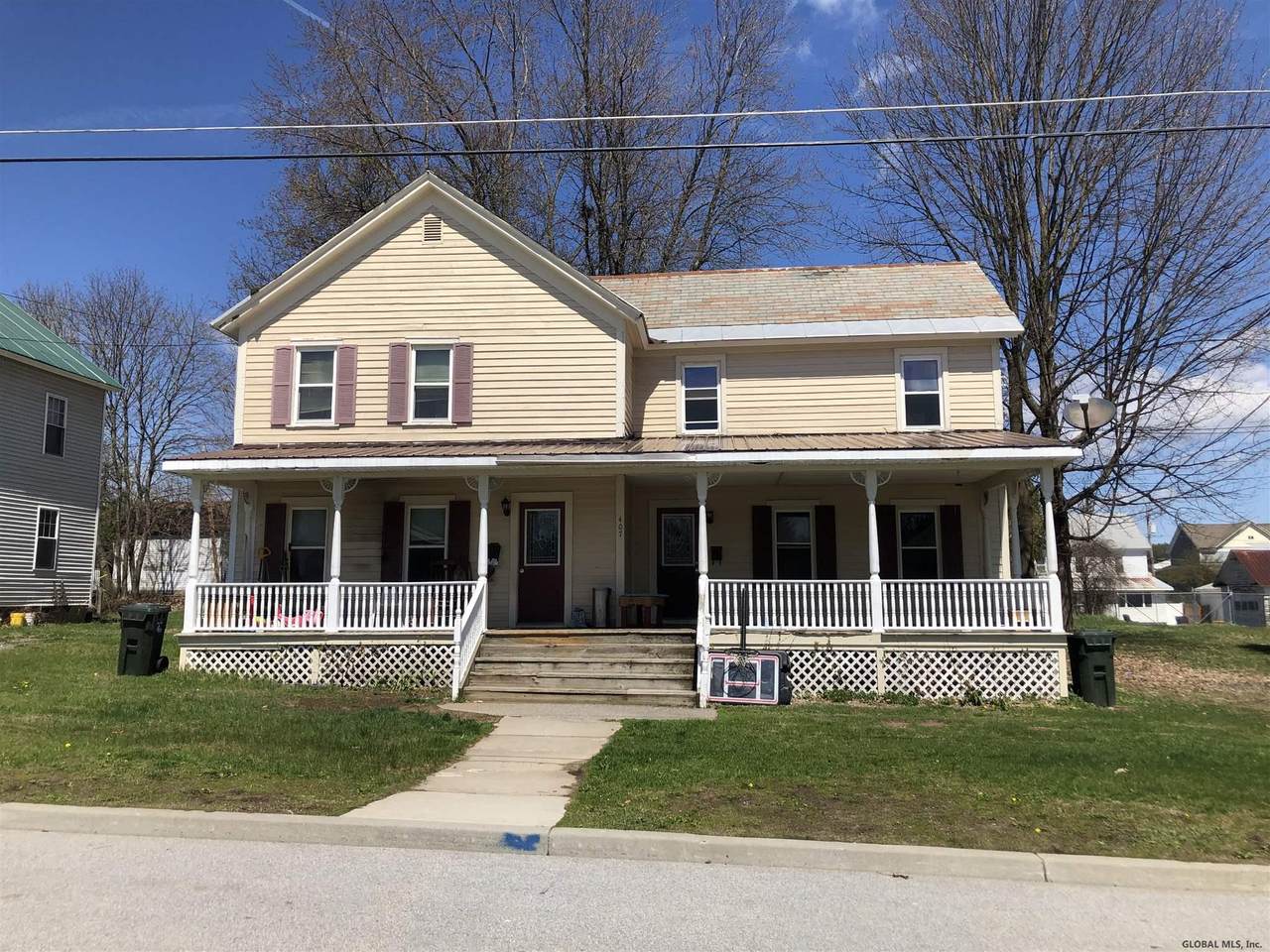 407 Oak St - Photo 1