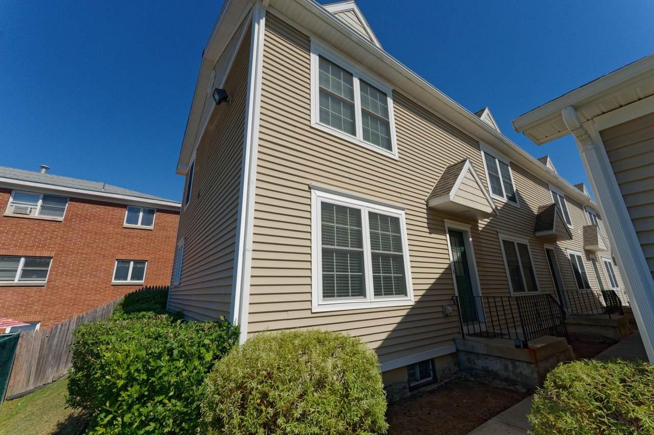 1112 Western Av - Photo 1