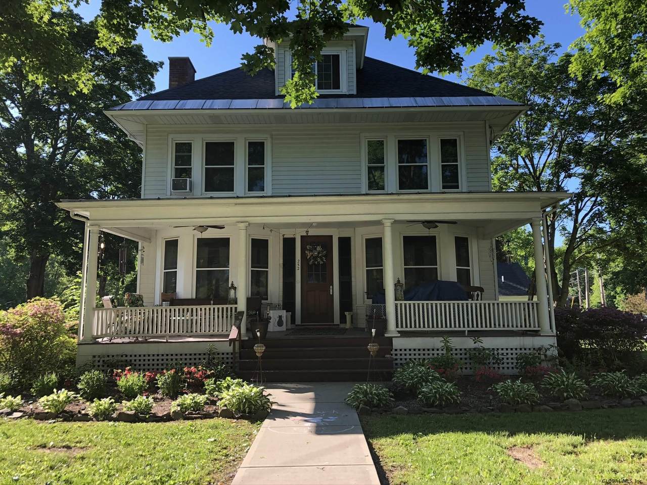 252 Main St - Photo 1