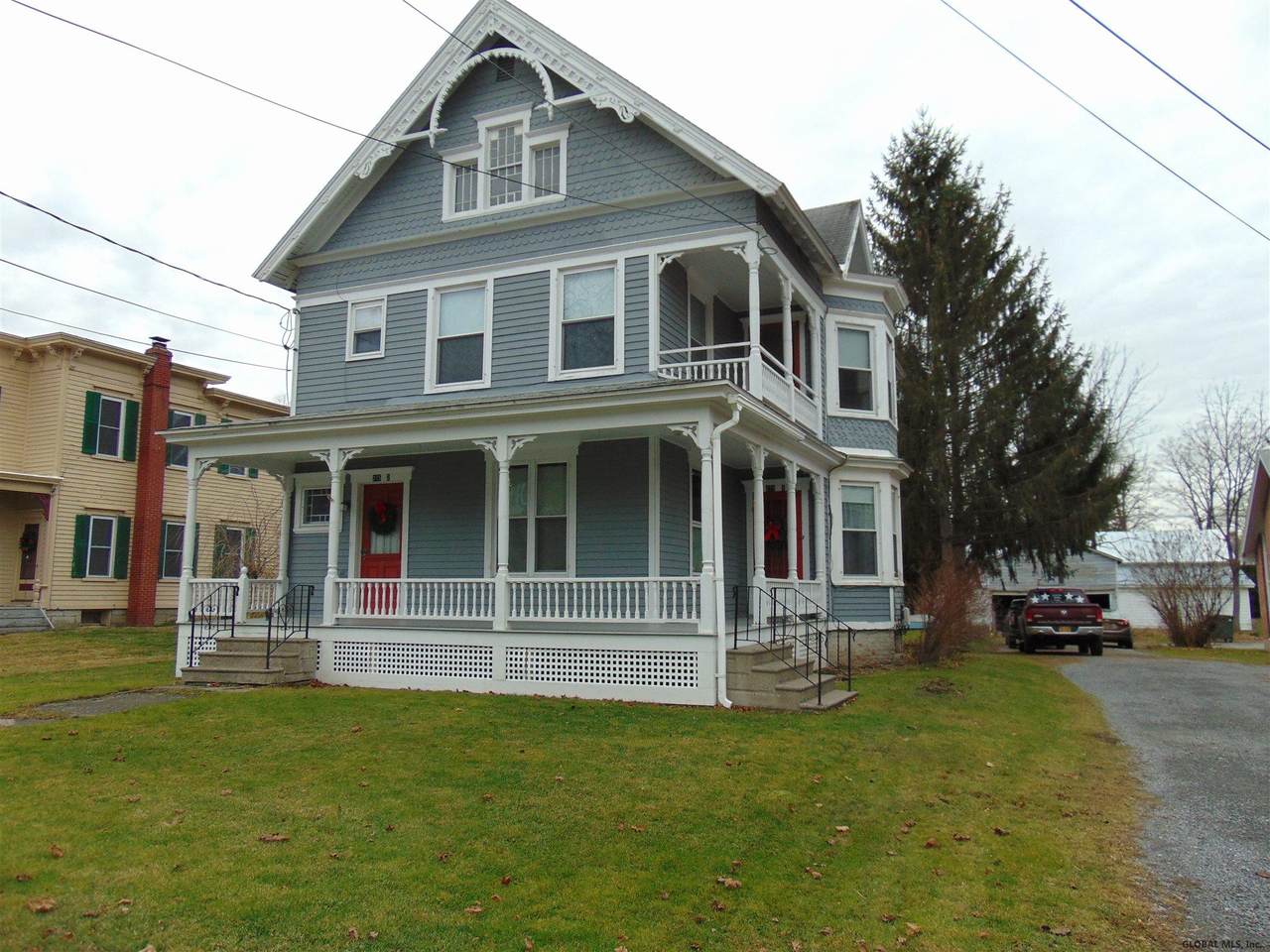 275 Main St - Photo 1