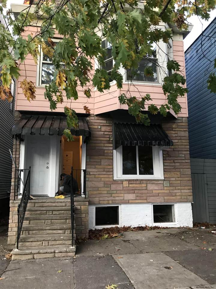 611 3RD ST - Photo 1