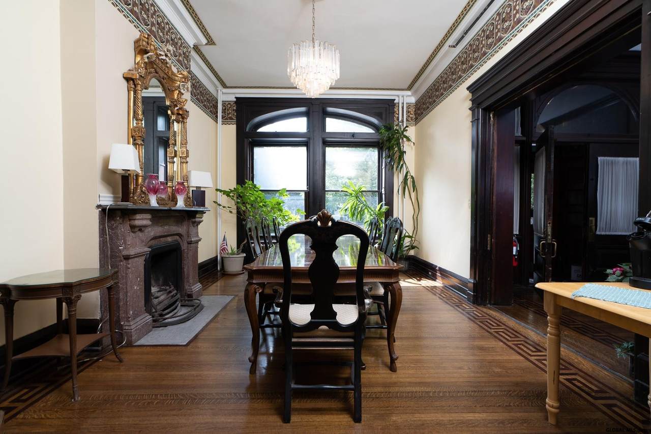 281 State St - Photo 1