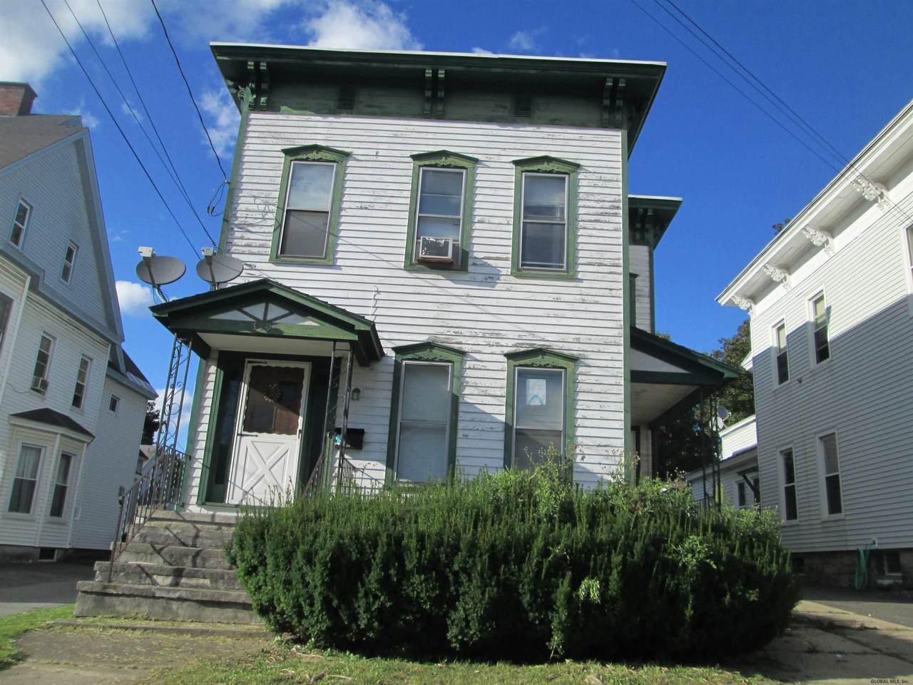 319 Main St - Photo 1