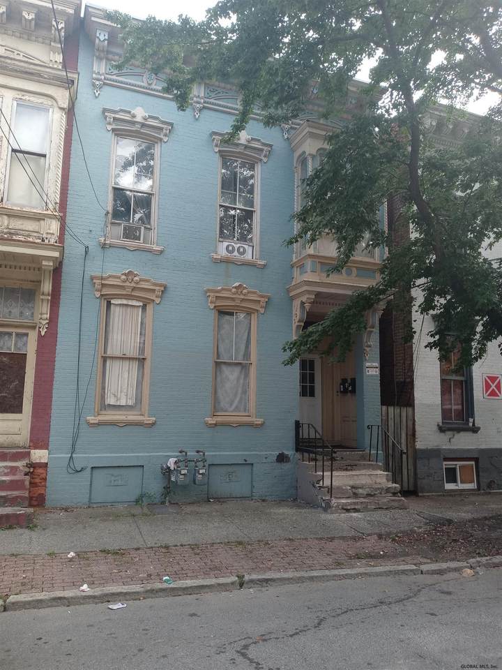 307 1ST ST - Photo 1
