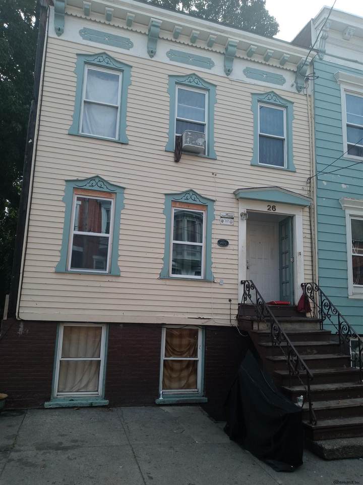 26 Lexington Av - Photo 1