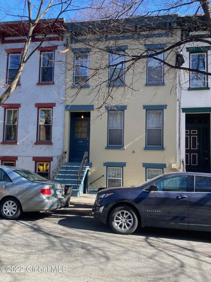 307 Hudson Avenue - Photo 1